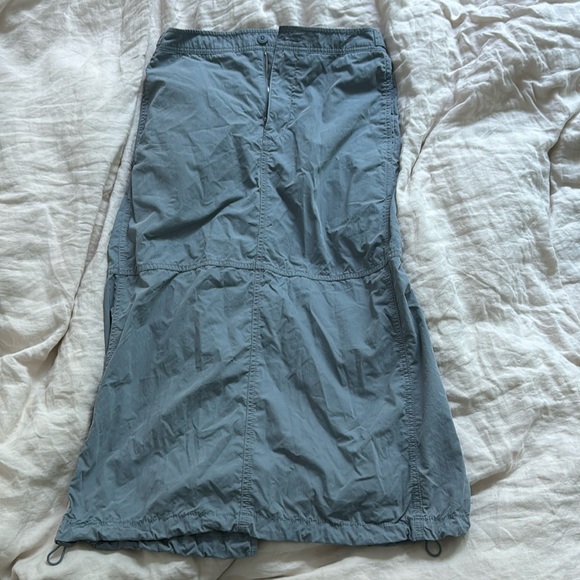 Aritzia blue cargo midi skirt - Picture 1 of 4